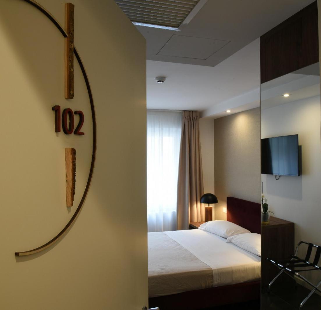 Outside Boutique Hotel فوجيا المظهر الخارجي الصورة